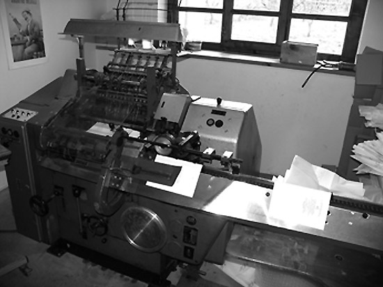 Couseuse Brehmer, machine-semi-automatique
